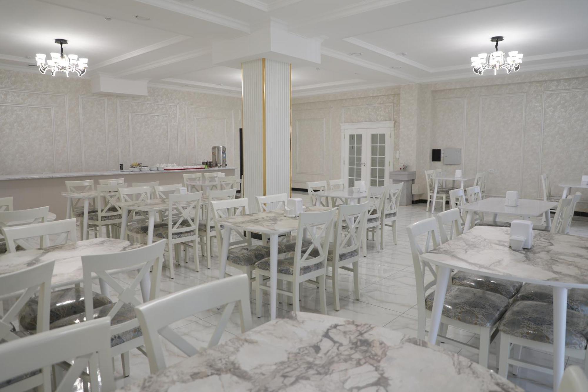 Status Hotel Karshi Extérieur photo