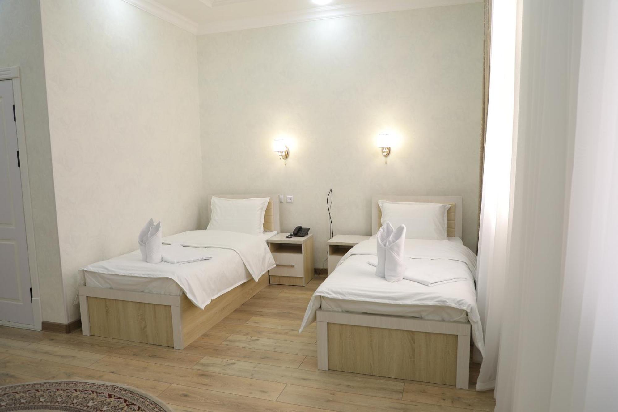 Status Hotel Karshi Extérieur photo