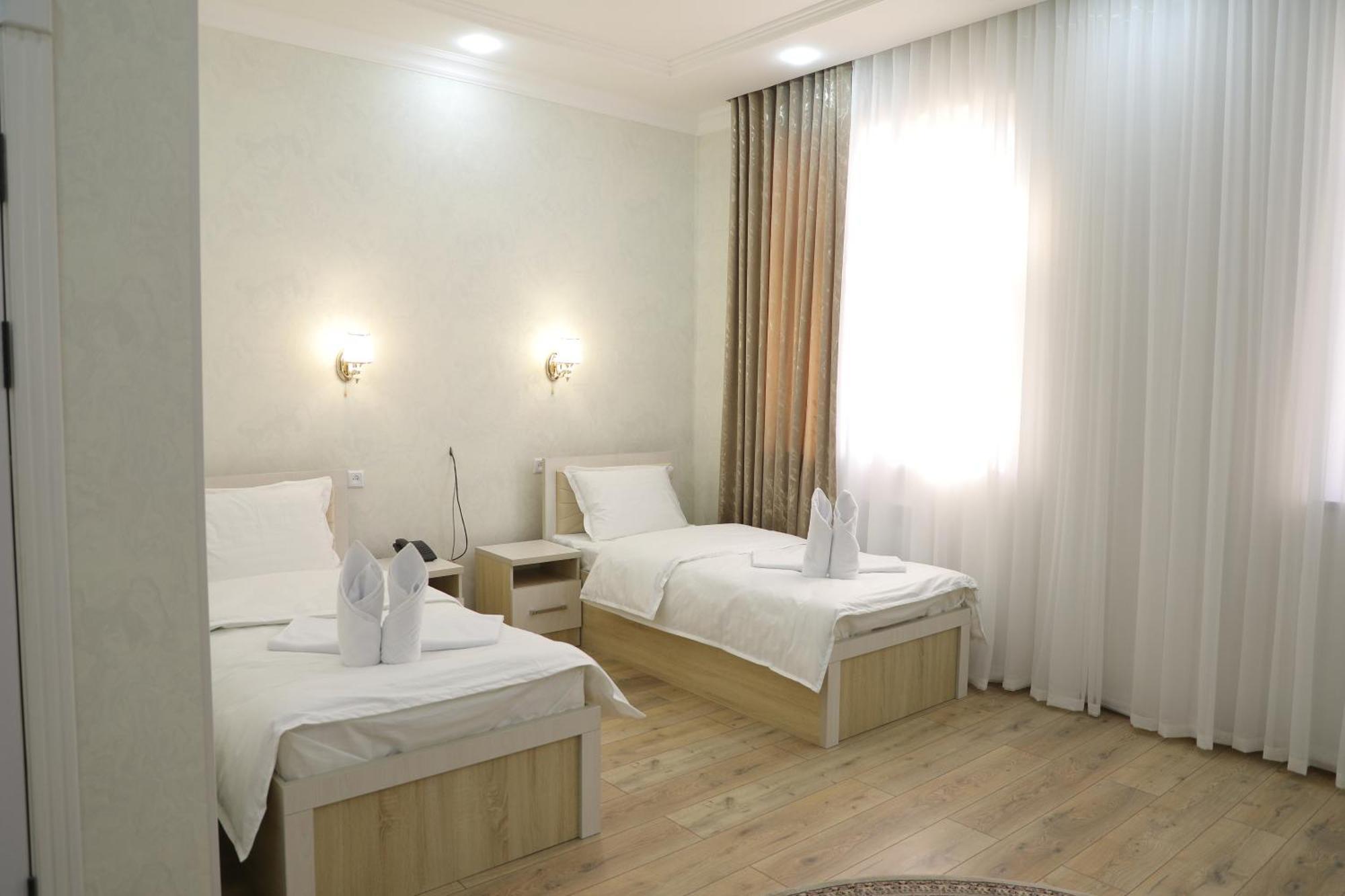 Status Hotel Karshi Extérieur photo