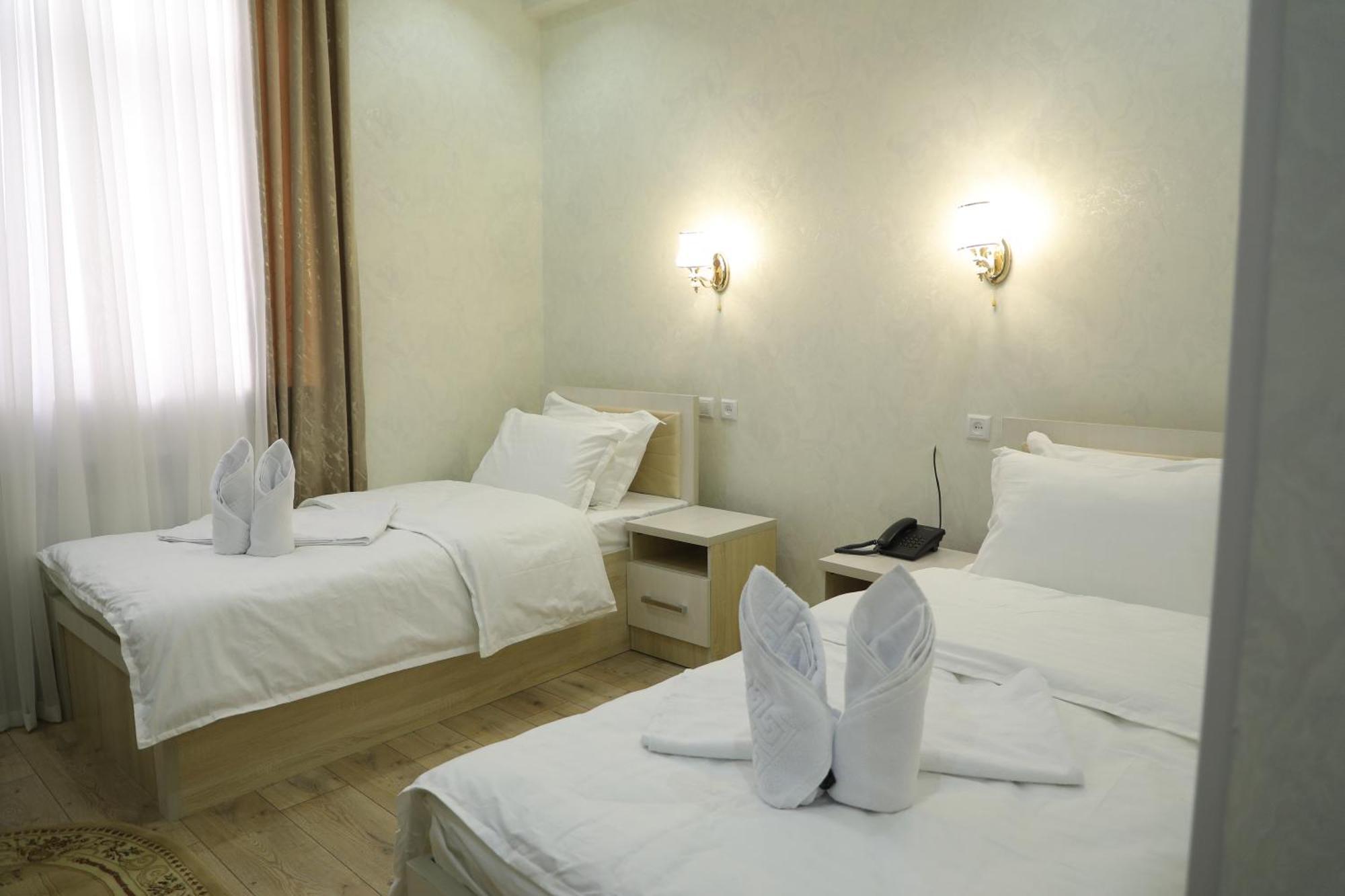 Status Hotel Karshi Extérieur photo