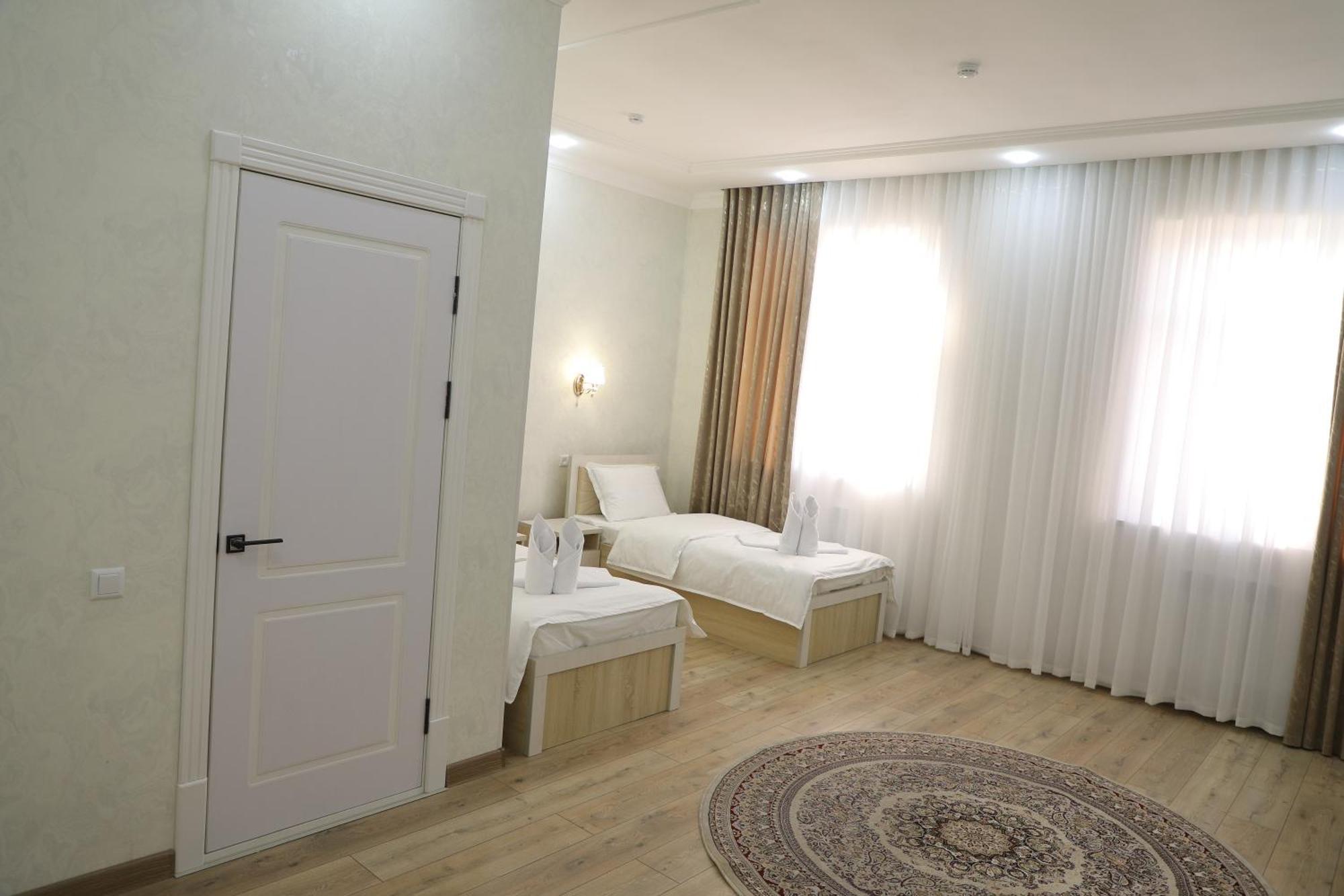 Status Hotel Karshi Extérieur photo
