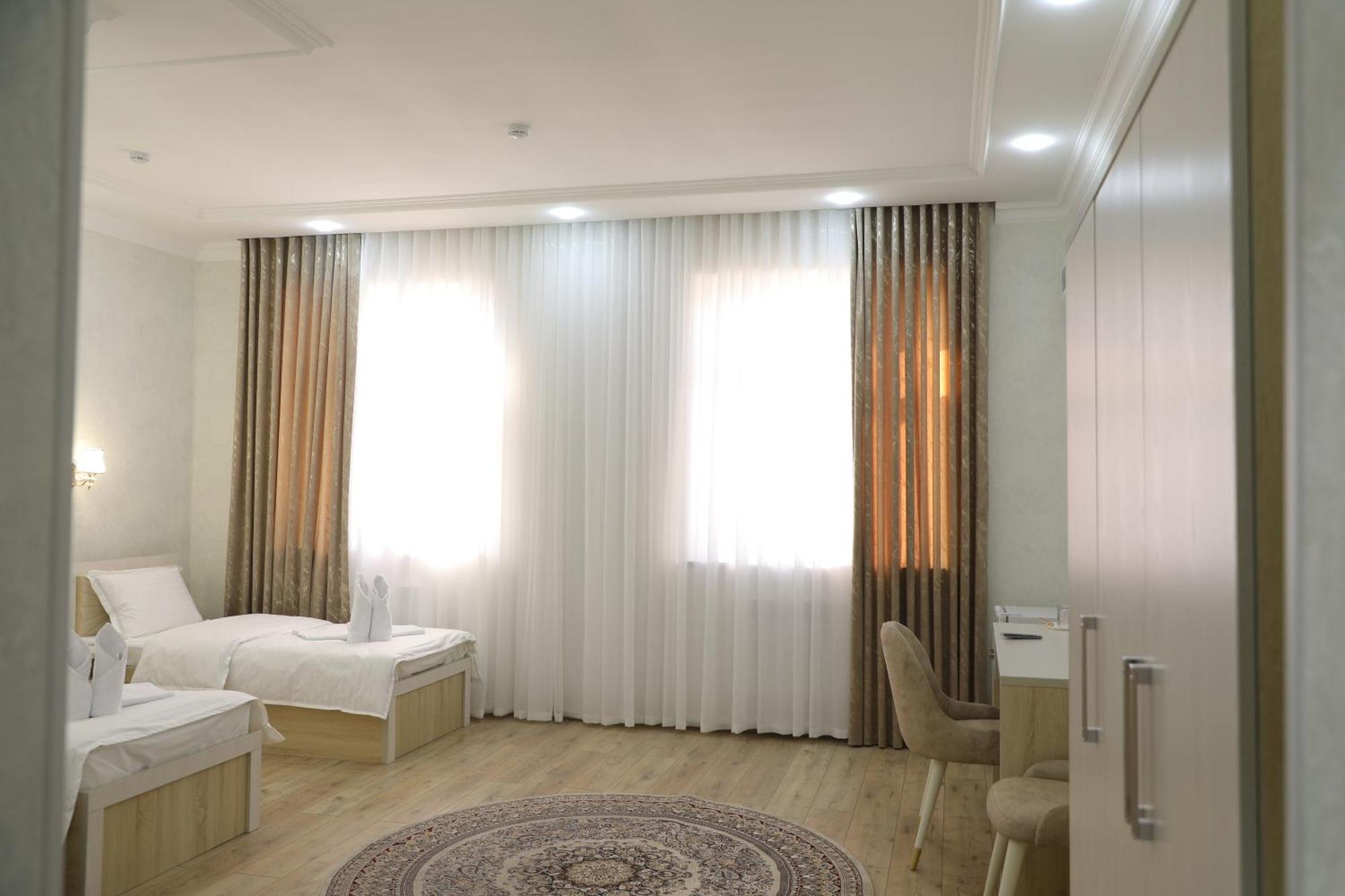 Status Hotel Karshi Extérieur photo