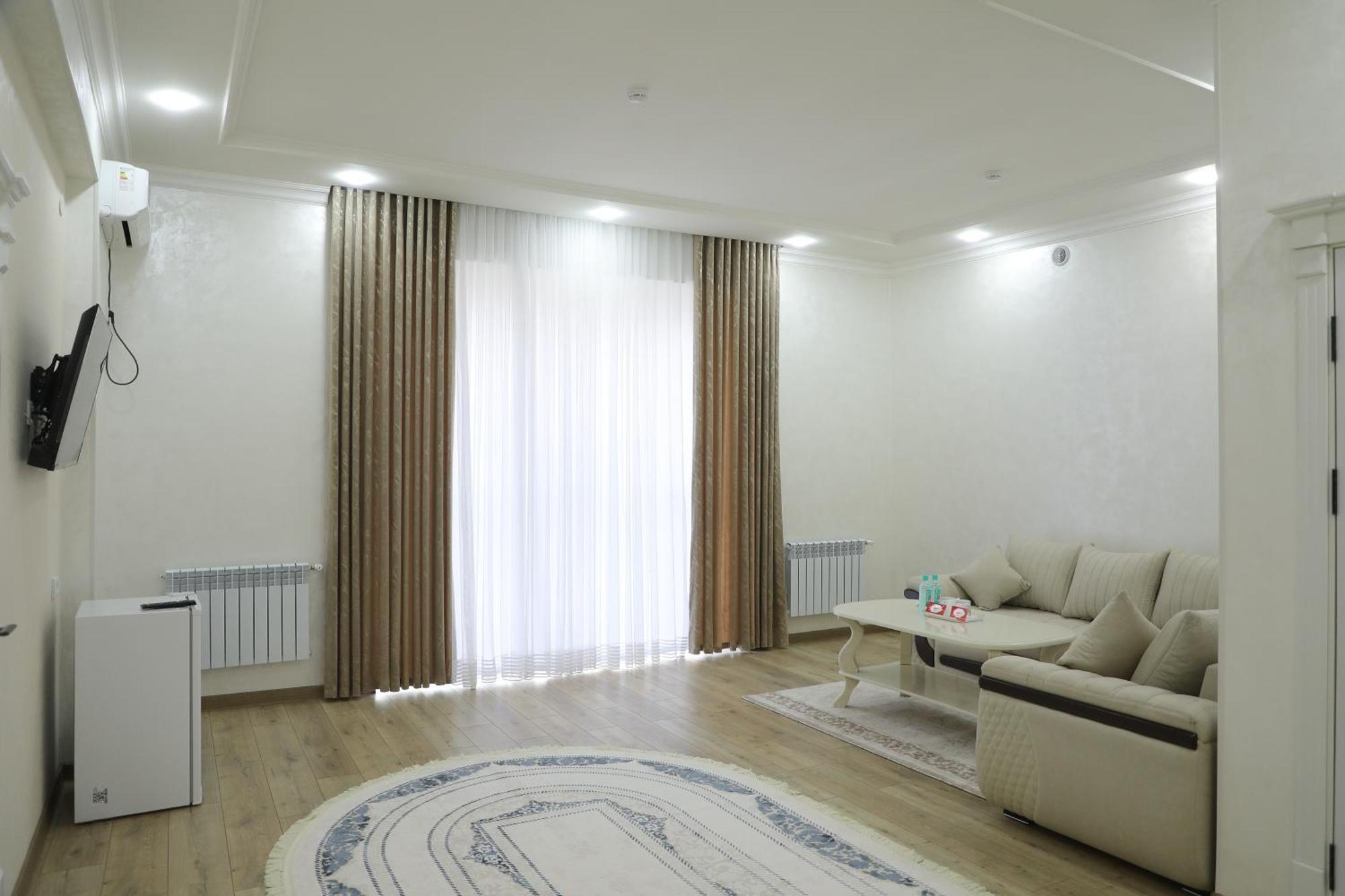 Status Hotel Karshi Extérieur photo