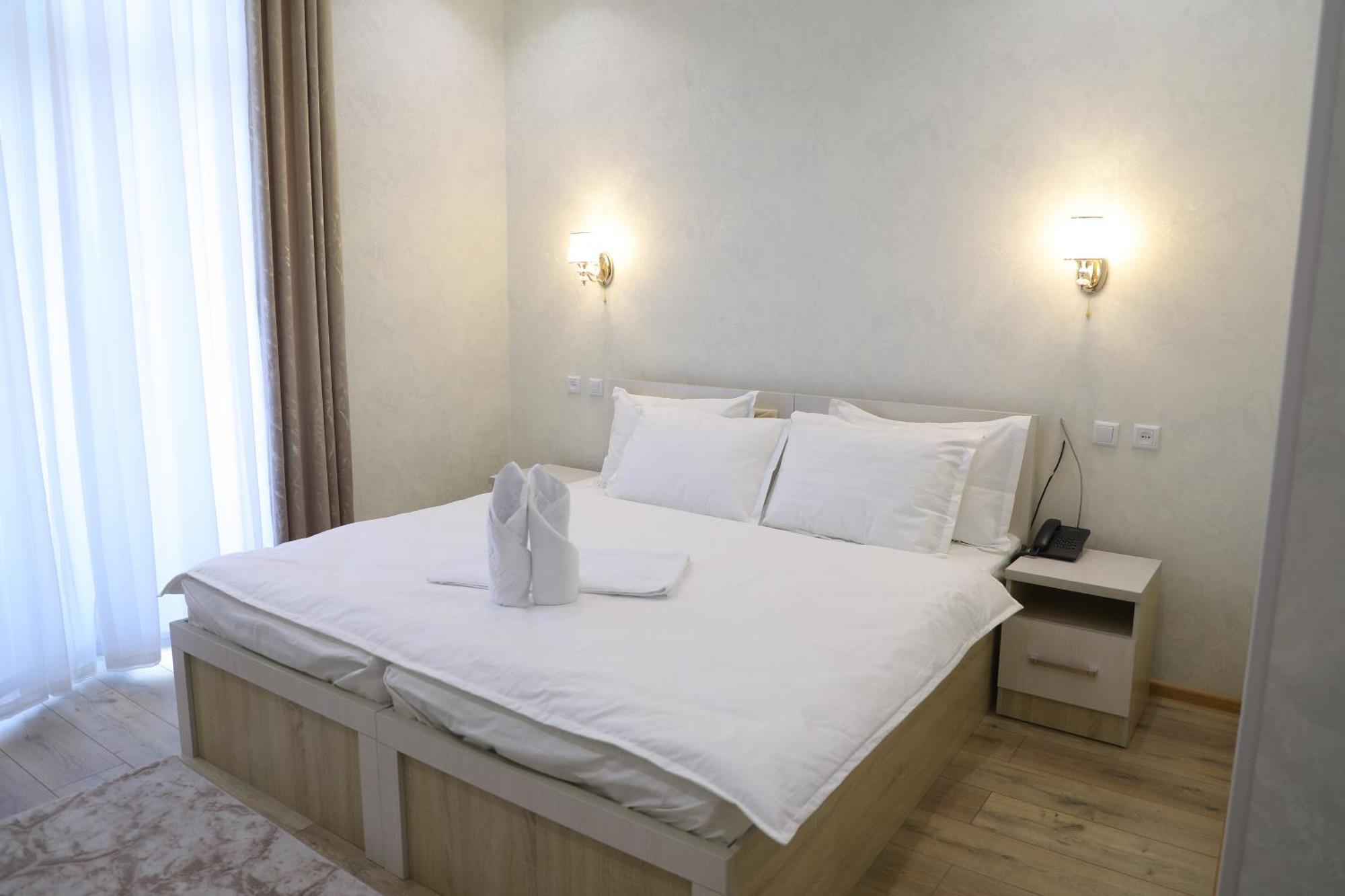Status Hotel Karshi Extérieur photo